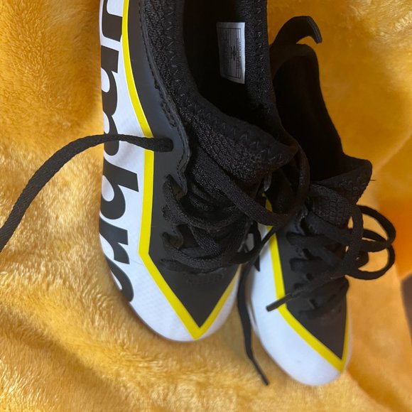 Umbro Shoes Kids Umbro Pivot Soccer Cleat Size 1 Whiteblackyellow